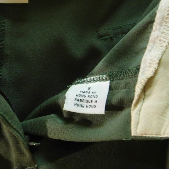 🔥 5/$25  2 pair of VTG Guess Jeans USA Capri with cuffs - Picture 5 of 8